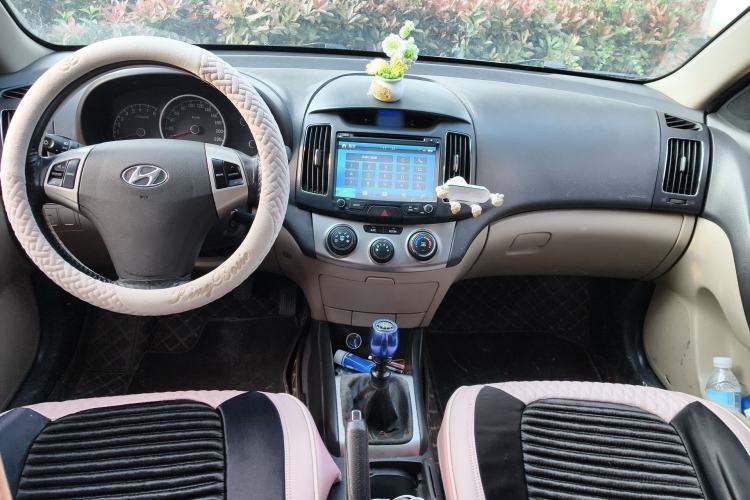 Used Hyundai Celesta 2011 1.6L Manual Comfort Edition Center Console