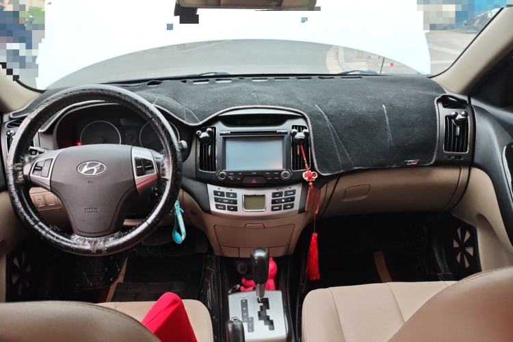 Used Hyundai Celesta 2011 1.6L Automatic Luxury Version Center Console