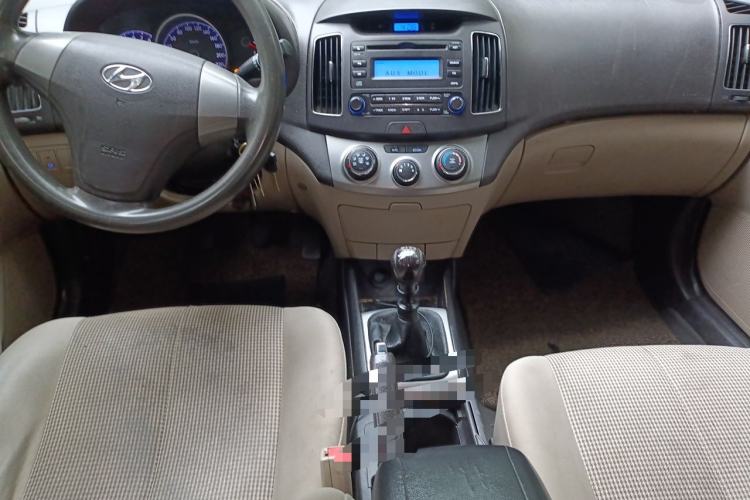 Used Hyundai Celesta 2011 1.6L Manual Comfort Edition Center Console