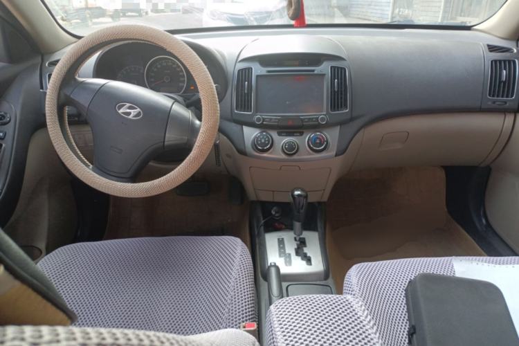 Used Hyundai Celesta 2011 1.6L Automatic Comfort Edition Center Console