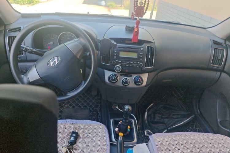Used Hyundai Celesta 2011 1.6L Manual Comfort Edition Center Console