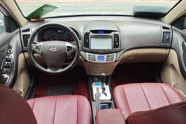 Used Hyundai Celesta 2011 1.6L Automatic Luxury Version Center Console