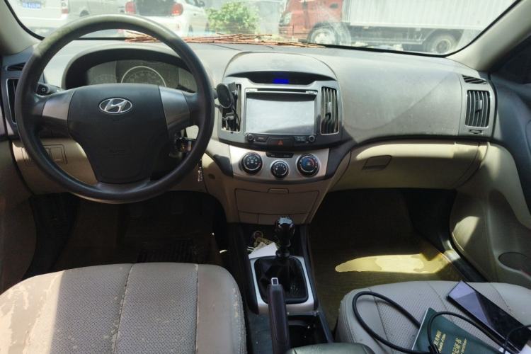 Used Hyundai Celesta 2011 1.6L Manual Comfort Edition Center Console