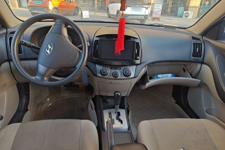 Used Hyundai Celesta 2011 1.6L Automatic Comfort Edition Center Console