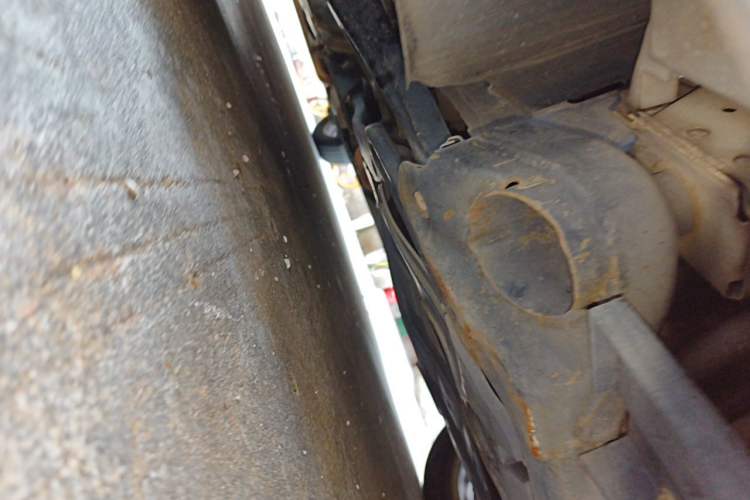 Used Hyundai Celesta 2011 1.6L Automatic Comfort Edition Chassis Front Right