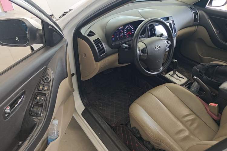 Used Hyundai Celesta 2011 1.6L Automatic Luxury Version Driver Seat