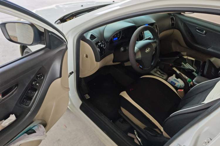 Used Hyundai Celesta 2011 1.6L Automatic Comfort Edition Driver Seat