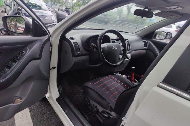 Used Hyundai Celesta 2011 1.6L Manual Luxury Model Driver Seat