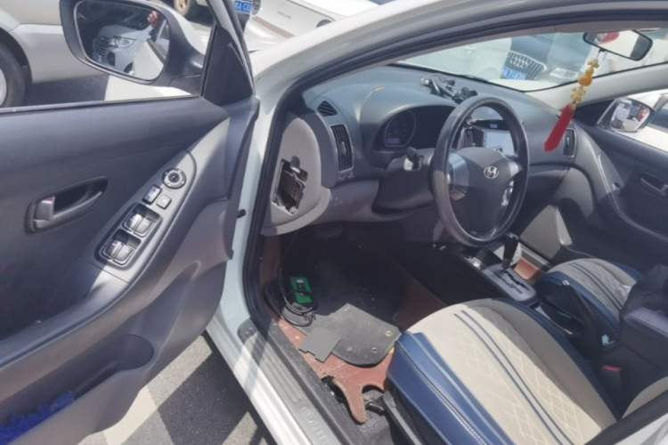 Used Hyundai Celesta 2011 1.6L Automatic Comfort Edition Driver Seat