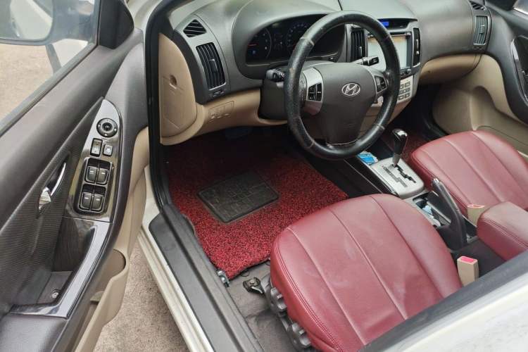 Used Hyundai Celesta 2011 1.6L Automatic Luxury Version Driver Seat