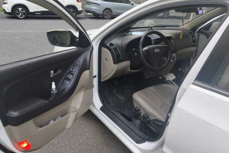 Used Hyundai Celesta 2011 1.6L Manual Luxury Model Driver Seat