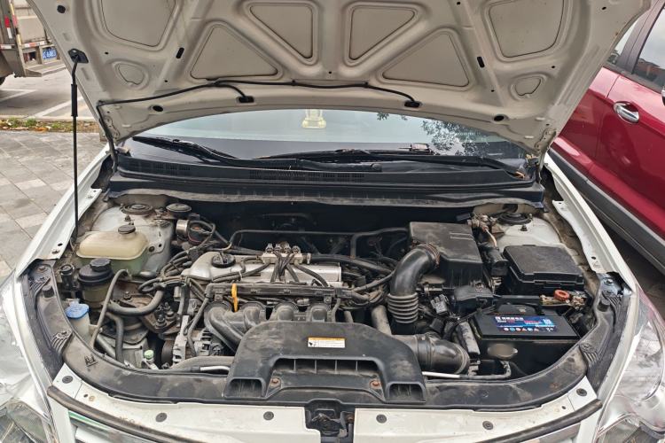 Used Hyundai Celesta 2011 1.6L Manual Luxury Model Engine Bay