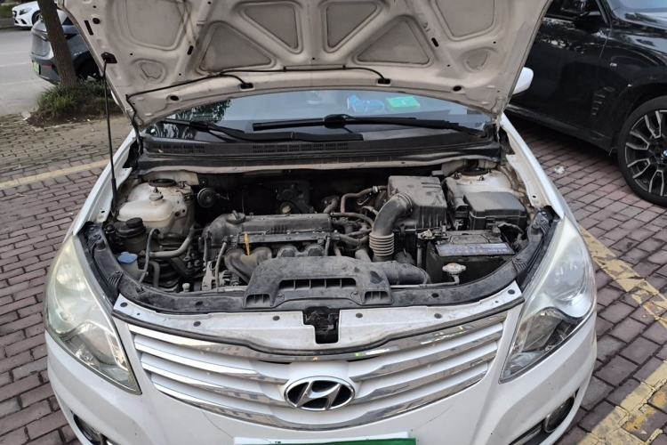 Used Hyundai Celesta 2011 1.6L Manual Comfort Edition Engine Bay