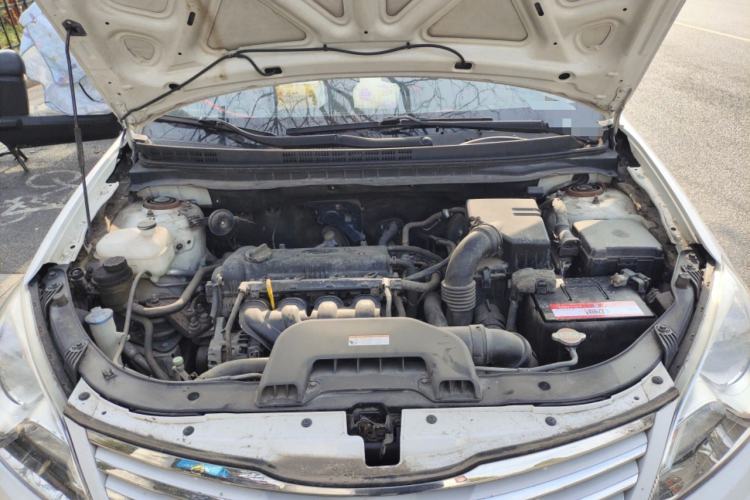 Used Hyundai Celesta 2011 1.6L Manual Luxury Model Engine Bay