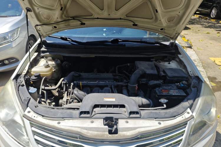 Used Hyundai Celesta 2011 1.6L Automatic Comfort Edition Engine Bay