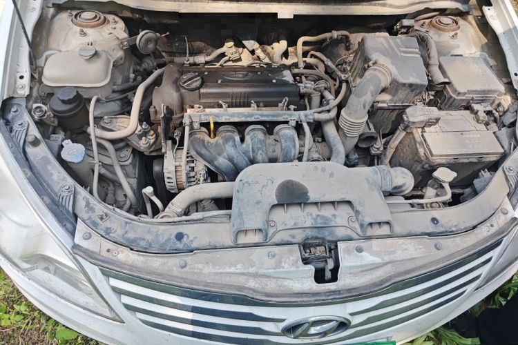 Used Hyundai Celesta 2011 1.6L Manual Comfort Edition Engine Bay