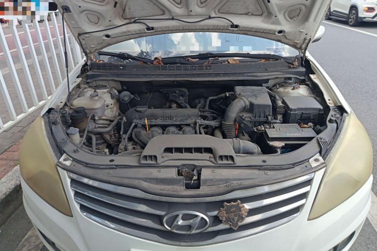 Used Hyundai Celesta 2011 1.6L Automatic Top-Tier Version Engine Bay