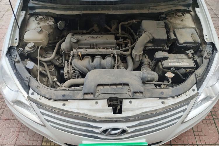Used Hyundai Celesta 2011 1.6L Manual Comfort Edition Engine Bay