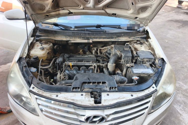 Used Hyundai Celesta 2011 1.6L Manual Luxury Model Engine Bay