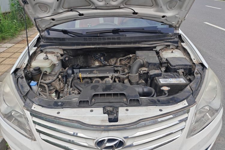 Used Hyundai Celesta 2011 1.6L Manual Comfort Edition Engine Bay