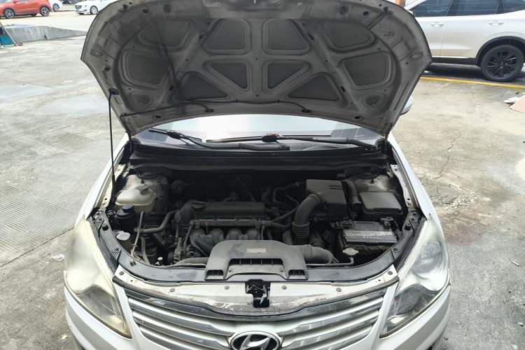 Used Hyundai Celesta 2011 1.6L Manual Comfort Edition Engine Bay