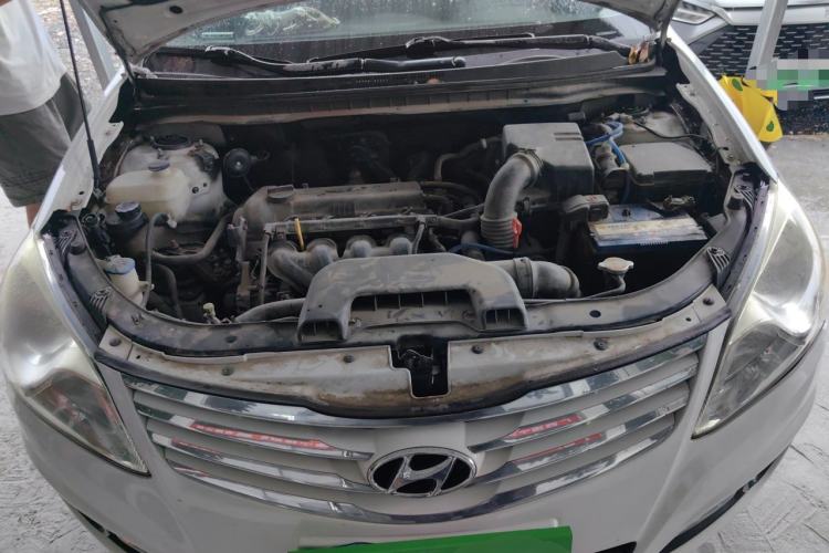 Used Hyundai Celesta 2011 1.6L Automatic Comfort Edition Engine Bay