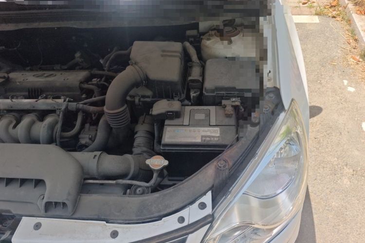 Used Hyundai Celesta 2011 1.6L Manual Luxury Model Engine Bay Left