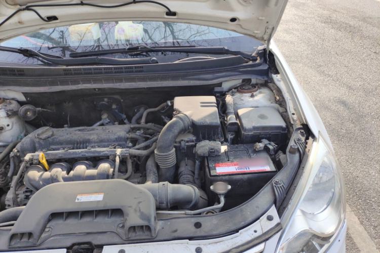 Used Hyundai Celesta 2011 1.6L Manual Luxury Model Engine Bay Left