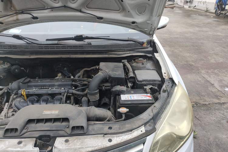 Used Hyundai Celesta 2011 1.6L Manual Luxury Model Engine Bay Left