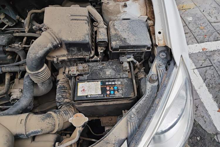 Used Hyundai Celesta 2011 1.6L Manual Luxury Model Engine Bay Left