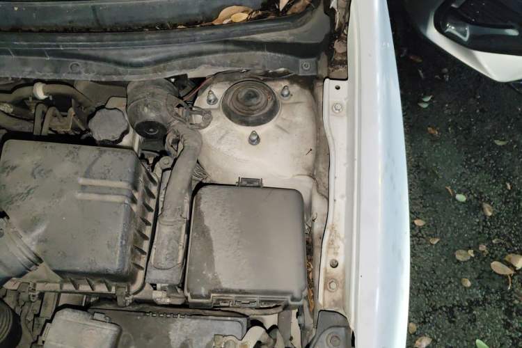 Used Hyundai Celesta 2011 1.6L Automatic Comfort Edition Engine Bay Left