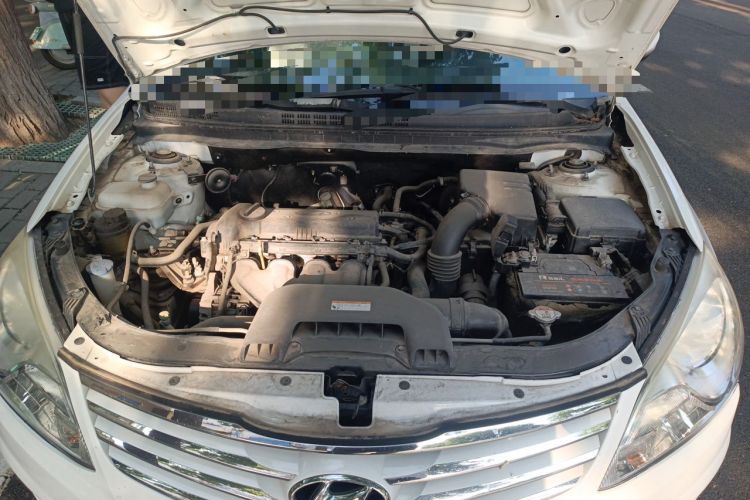 Used Hyundai Celesta 2011 1.6L Manual Luxury Model Engine Bay