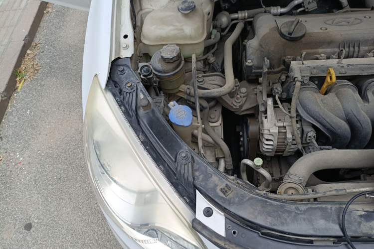 Used Hyundai Celesta 2011 1.6L Manual Comfort Edition Engine Bay Right