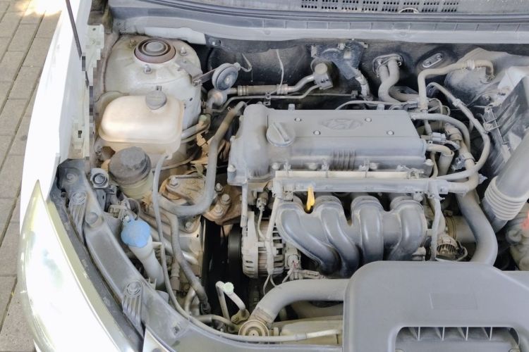Used Hyundai Celesta 2011 1.6L Automatic Luxury Version Engine Bay Right