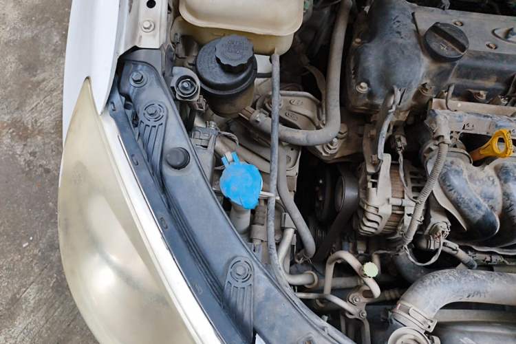 Used Hyundai Celesta 2011 1.6L Automatic Comfort Edition Engine Bay Right