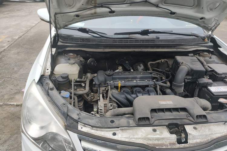 Used Hyundai Celesta 2011 1.6L Manual Luxury Model Engine Bay Right