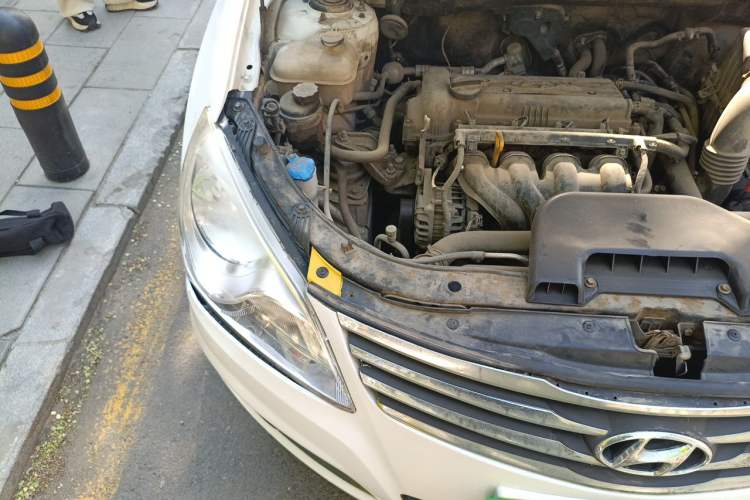 Used Hyundai Celesta 2011 1.6L Automatic Luxury Version Engine Bay Right