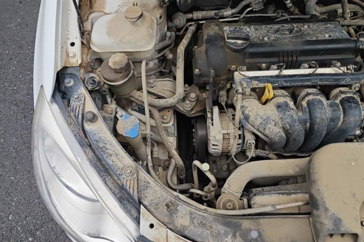 Used Hyundai Celesta 2011 1.6L Manual Luxury Model Engine Bay Right