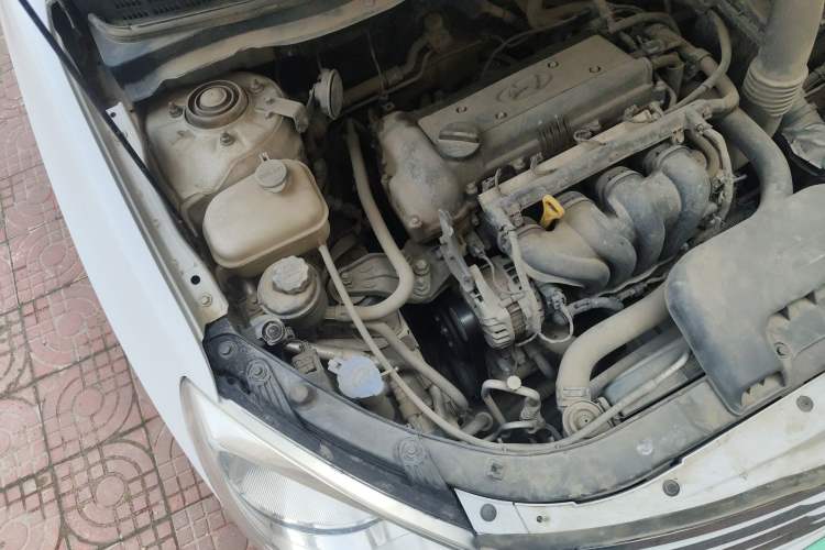 Used Hyundai Celesta 2011 1.6L Manual Comfort Edition Engine Bay Right