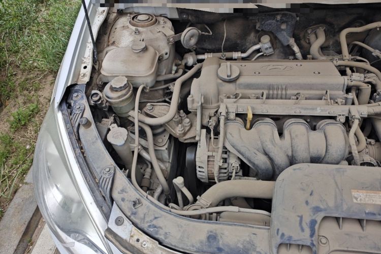 Used Hyundai Celesta 2011 1.6L Manual Luxury Model Engine Bay Right