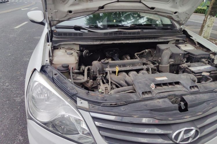 Used Hyundai Celesta 2011 1.6L Manual Luxury Model Engine Bay Right