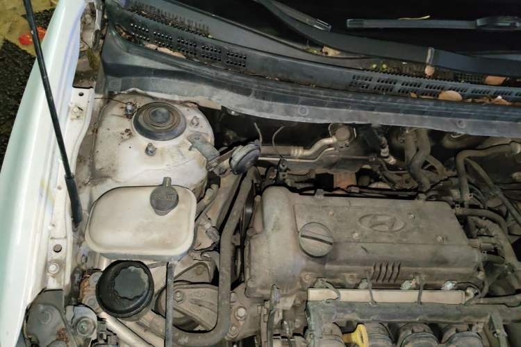 Used Hyundai Celesta 2011 1.6L Automatic Comfort Edition Engine Bay Right