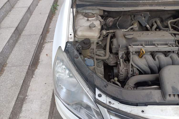 Used Hyundai Celesta 2011 1.6L Automatic Comfort Edition Engine Bay Right