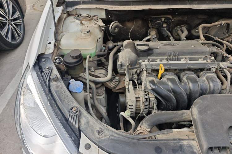 Used Hyundai Celesta 2011 1.6L Manual Luxury Model Engine Bay Right