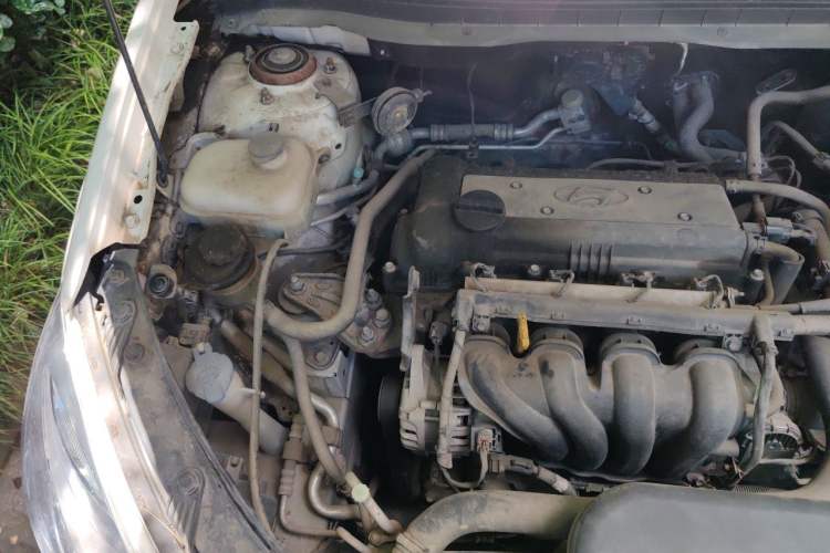 Used Hyundai Celesta 2011 1.6L Automatic Luxury Version Engine Bay Right