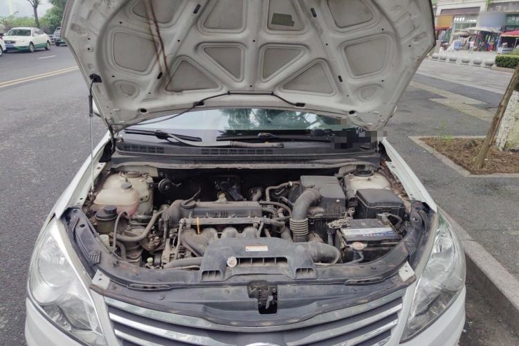 Used Hyundai Celesta 2011 1.6L Manual Luxury Model Engine Bay
