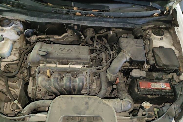 Used Hyundai Celesta 2011 1.6L Automatic Comfort Edition Engine Bay