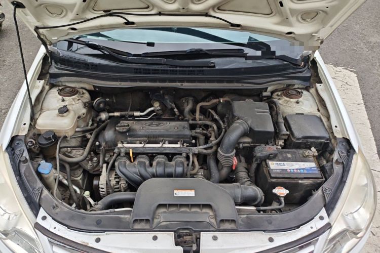 Used Hyundai Celesta 2011 1.6L Automatic Luxury Version Engine Bay