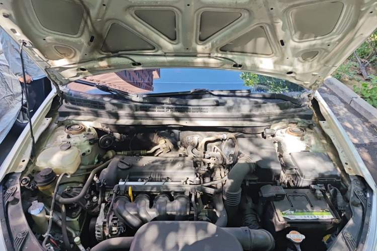 Used Hyundai Celesta 2011 1.6L Manual Comfort Edition Engine Bay
