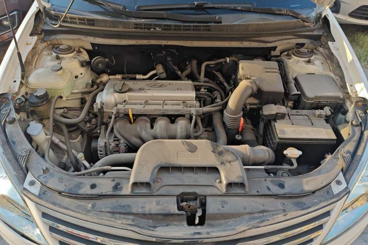 Used Hyundai Celesta 2011 1.6L Automatic Comfort Edition Engine Bay